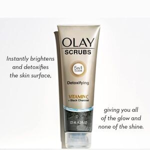 OLAY Charcoal Detoxifying Face Scrub with Vitamin C & Black Charcoal. TWO Tubes